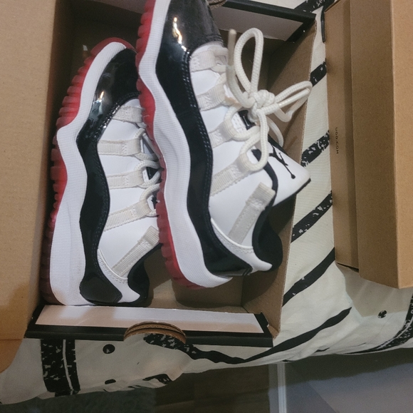 Jordan 11 - Picture 4 of 4